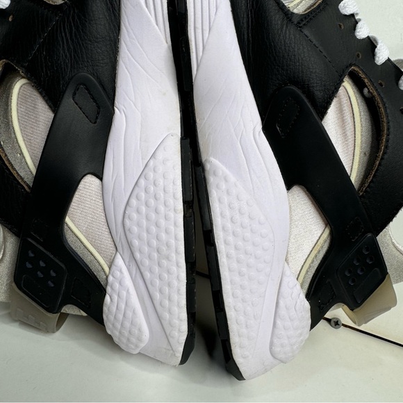 Men’s size 11 Nike air huarache black neutral grey low top sneakers trainers acg - Picture 6 of 11